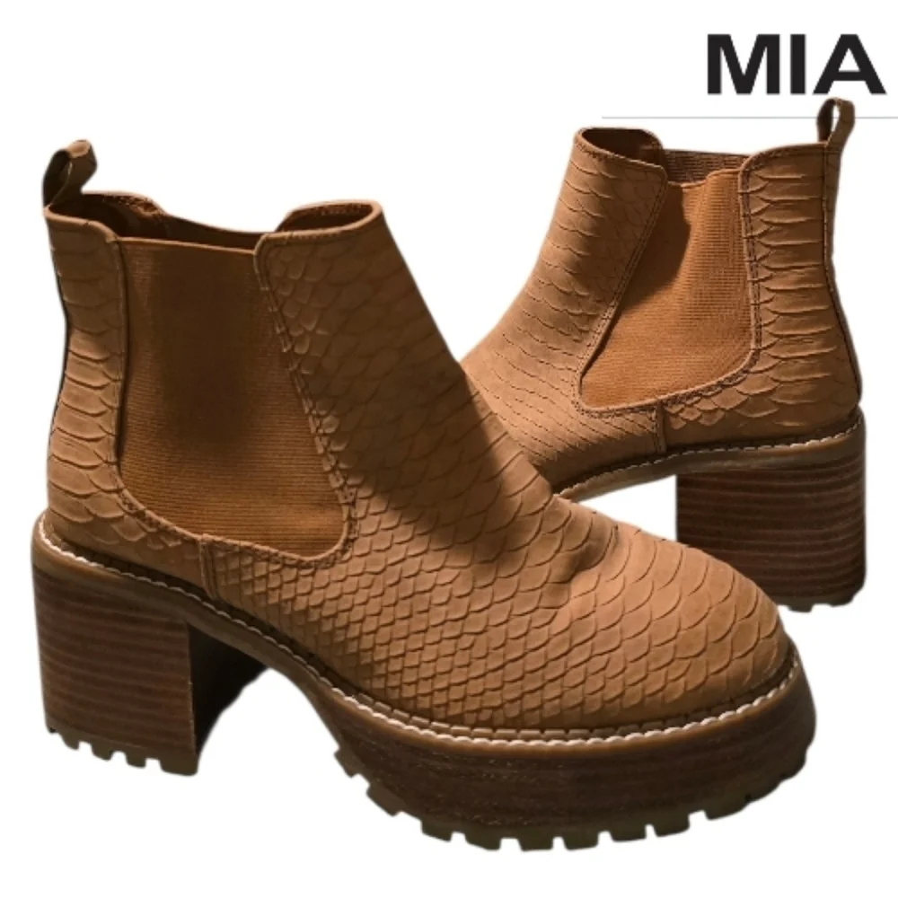 MIA Luda Chelsea Boot Size Women’s 8 Beige / Tan Python Print